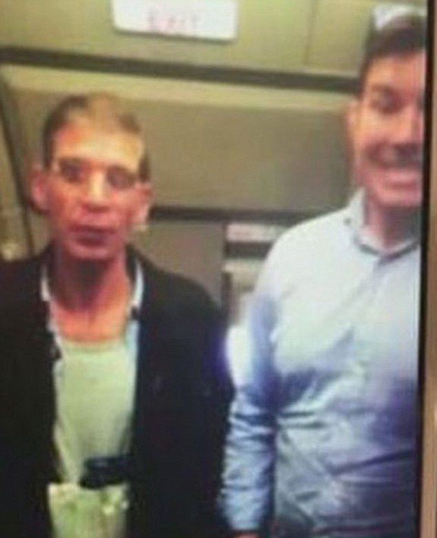 Detienen a secuestrador de avión de EgyptAir - SELFIE