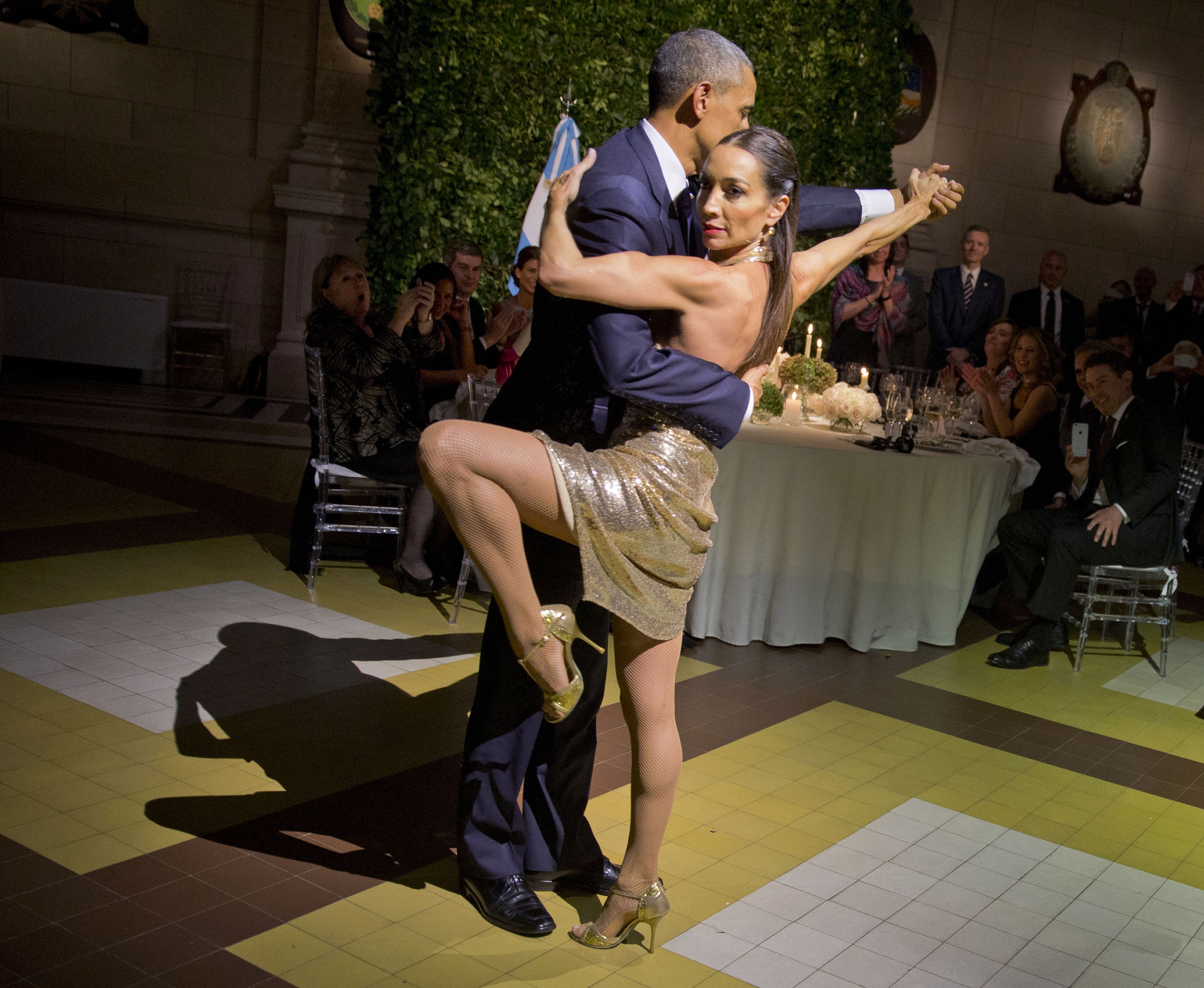 Obama baila tango durante cena en Argentina - SOP_AP_SPANI_SPAN__ARG_SPANARGM159_Obama_Argentina...__adan.delacruz@lopezdoriga.com_1-1