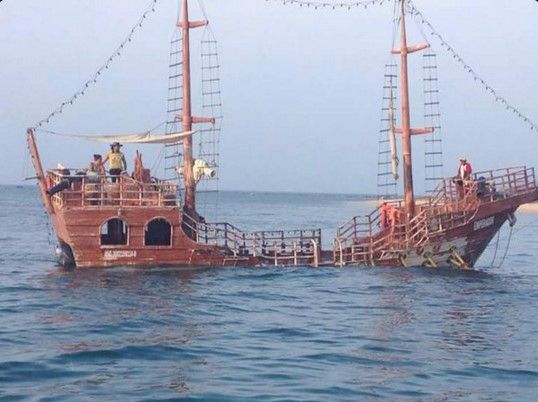 Se hunde barco turístico en Veracruz