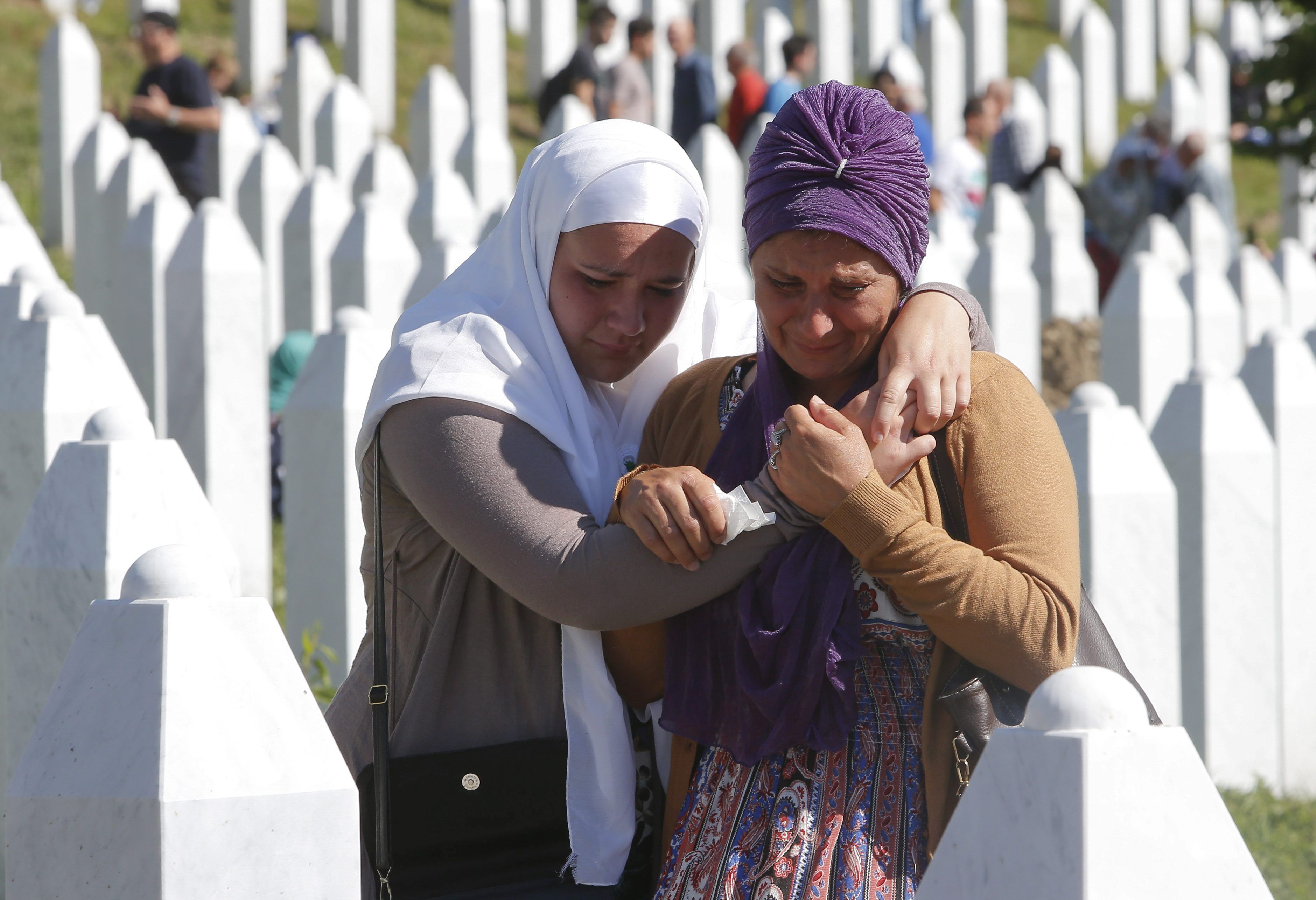 Tribunal declara responsable a exlíder serbio de masacre de Srebrenica - Srebrenica-Masacre