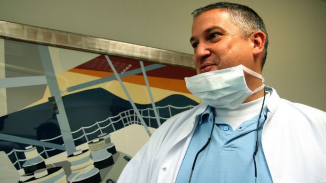 Enjuician en Francia al "dentista del horror" - VAN-NIEROP