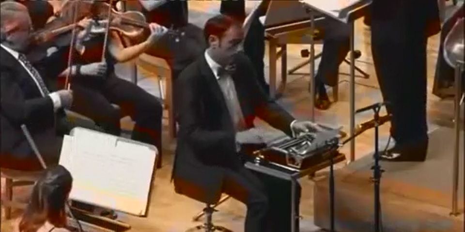 Video: el insólito concierto con una máquina de escribir