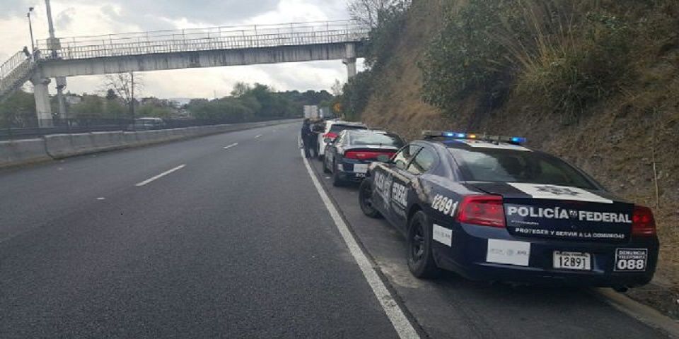 Video: policías apoyan a mujer que sufrió taquicardia al conducir Video: policías apoyan a mujer que sufrió taquicardia al conducir
