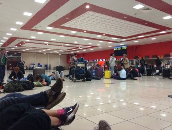 Cubana de Aviación deja a mexicanos varados en La Habana por más de un día - aeropuerto-Cuba-varados-jmazpiroz