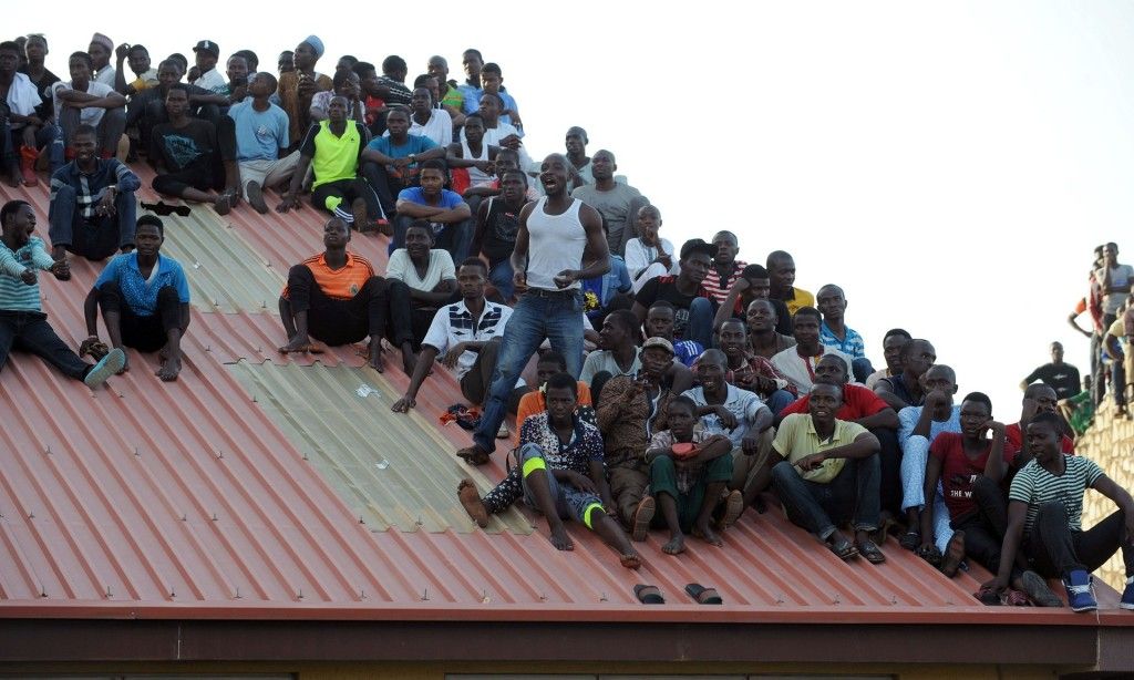 Presencian 40 mil nigerianos partido en estadio para 16 mil - aficionados-nigeria-2-1024x614