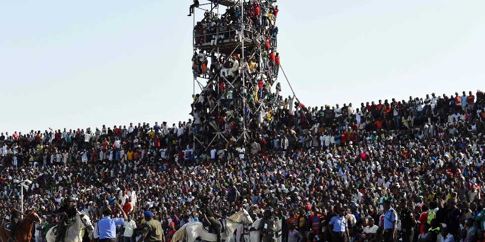 Presencian 40 mil nigerianos partido en estadio para 16 mil