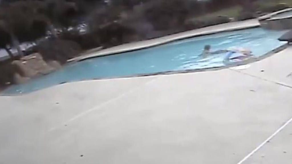 Niña de 5 años salva a su madre de ahogarse