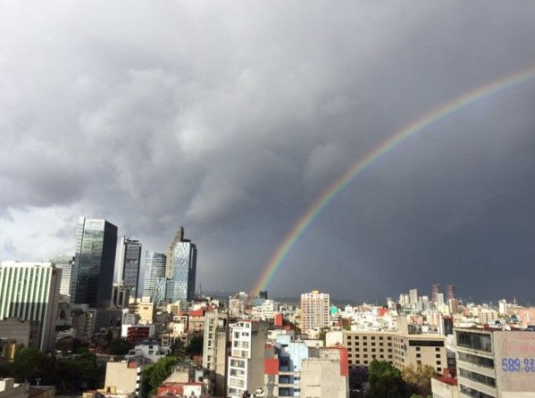 Fotos: arcoíris sorprende a capitalinos tras lluvia matutina - arcoiris-cdmx-9mar-aliciariver2