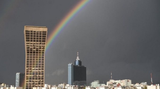 Fotos: arcoíris sorprende a capitalinos tras lluvia matutina