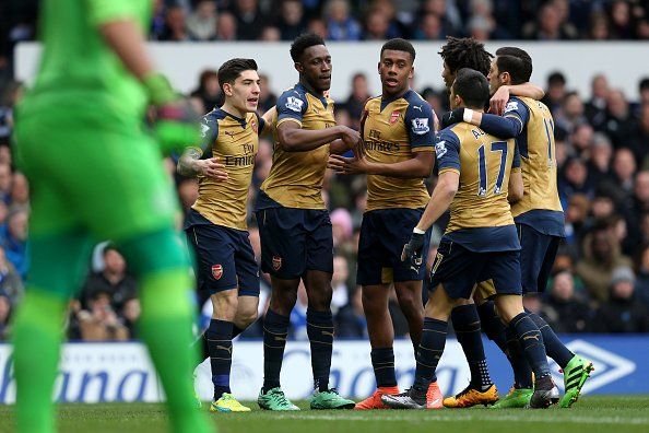 Arsenal se mantiene en la pelea - arsenal-everton