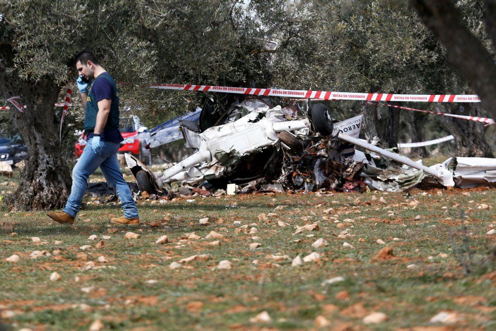 Mueren tres por caída de aeronave en España - avion-perales-tajuña-españa-El-pais2