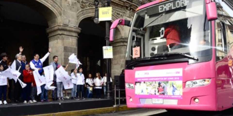 Mancera da banderazo a campamentos DIF