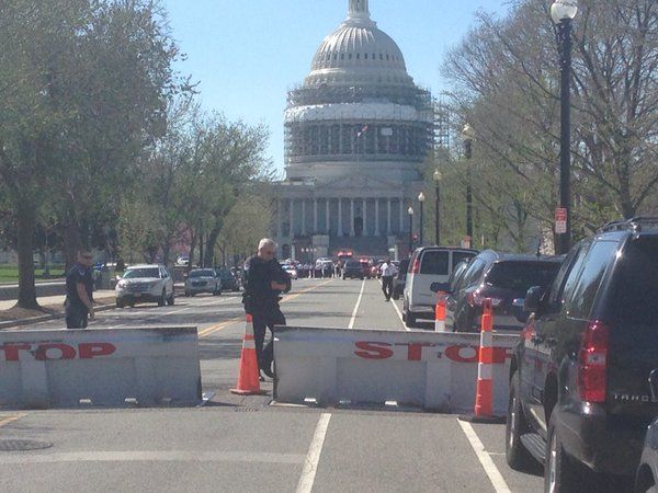 Evacuan Capitolio de EE.UU. por disparos en centro de visitas - capitolio
