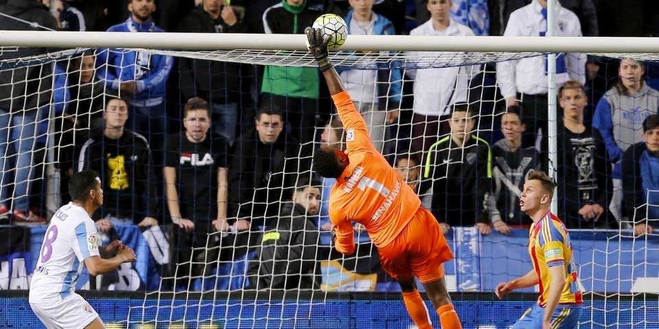 Video: absurdo autogol de Carlos Kameni