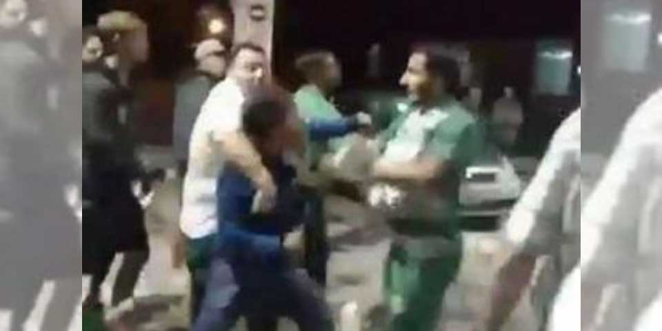 Video: entrenador argentino ataca a aficionados de su equipo