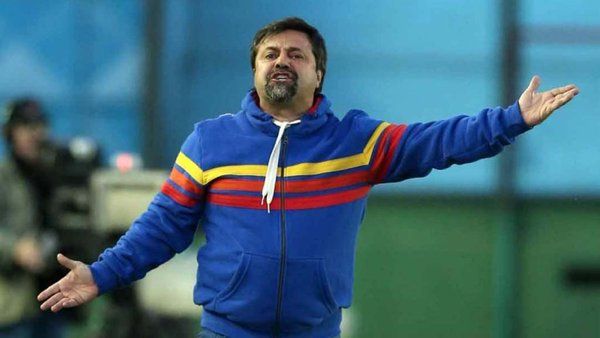 Video: entrenador argentino ataca a aficionados de su equipo - caruso-lombardi