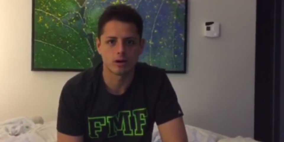 Chicharito envía saludos a su pequeño fan