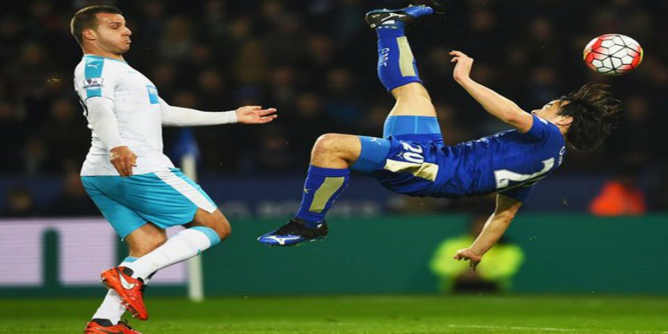 Leicester gana y se aleja en la Premier