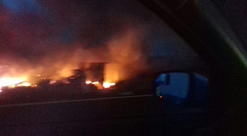 Choque de camiones provoca incendio en Veracruz - choque-acayucan-veracruz-XEU