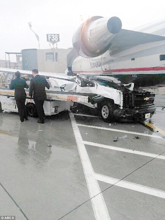 Camioneta choca con avión en aeropuerto de Filadelfia - choque-avion-camioneta