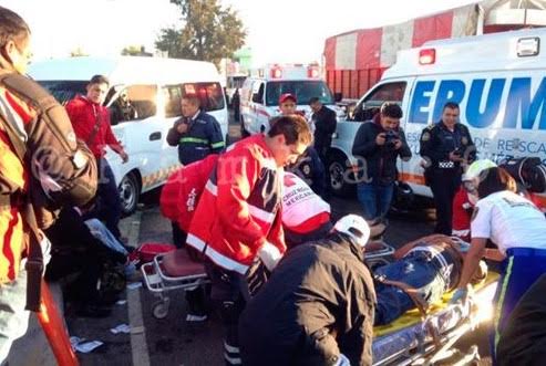 Muere una persona tras choque en Periférico - choque-combi