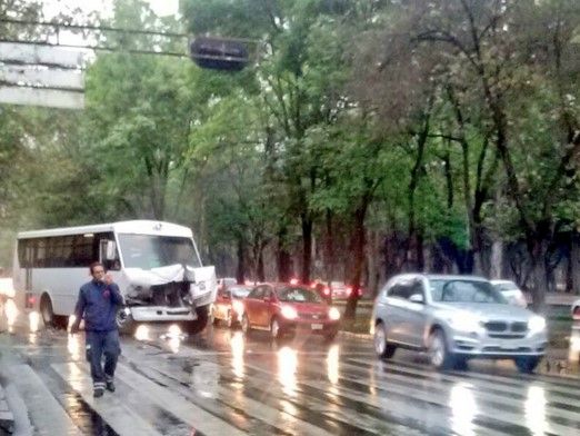 Nueve heridos por choque de camiones en Reforma - choque-reforma-ghandi-mreldiablo8