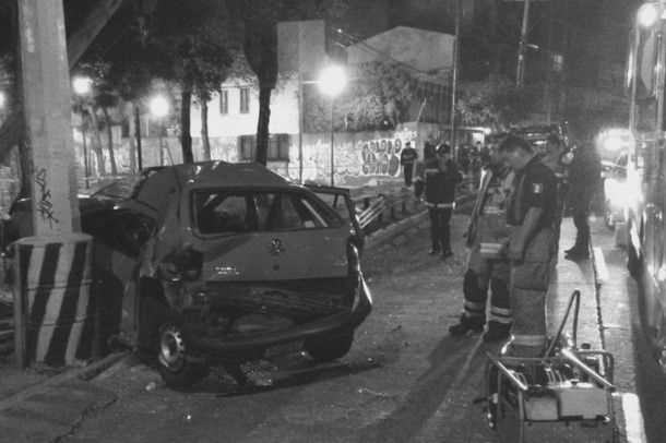 Muere una mujer por choque en División del Norte - choque-xotepingo-24mar-dragon02red