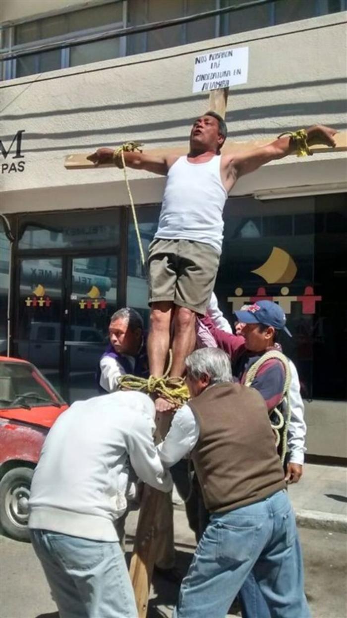 Se crucifica al no lograr candidatura independiente en Altamira - crucifica-tamaulipas-altamira-ABC