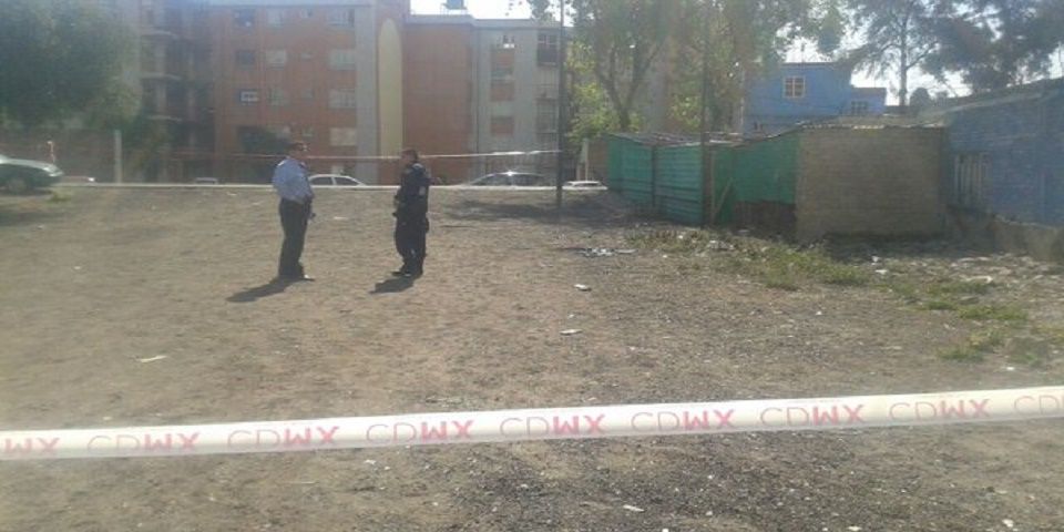 Encuentran a hombre muerto en terreno baldío de Azcapotzalco