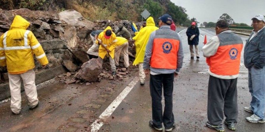 Deslave, lluvia e incendio afectan la México-Cuernavaca - deslave-mexico-cuernavaca-union-morelos