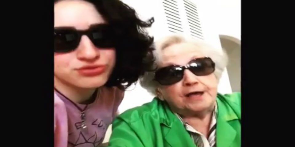 Madre de Gloria Estefan rapea con su nieta en Instagram