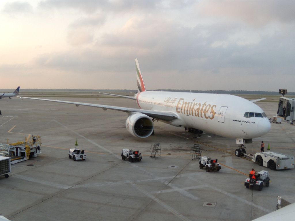 Emirates ya tiene el vuelo más largo del mundo - emirates-Boeing-777-200LR-1-1024x768