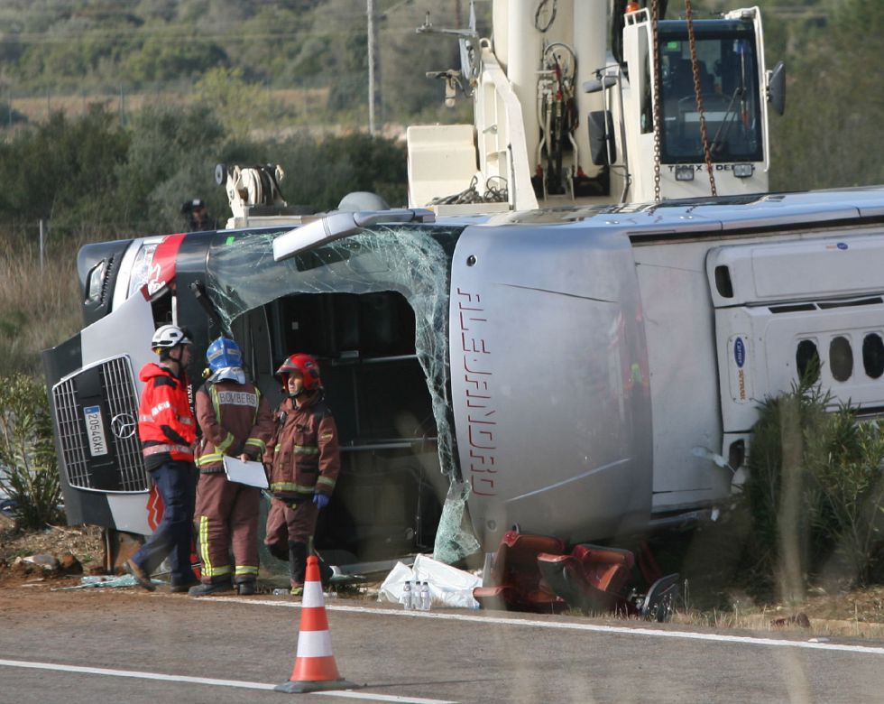 Choque de autobús en España deja 14 muertos - españa-5
