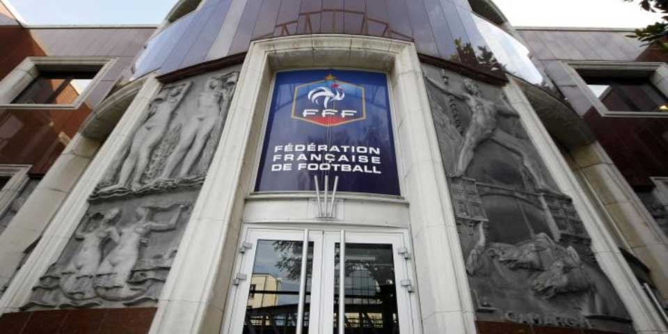 Registran sede de federación francesa por caso contra Blatter