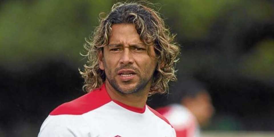 Tarjeta roja al jugador más expulsado de la historia en su debut como asistente