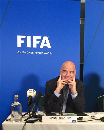Luz verde a pruebas con repetición instantánea en el futbol - gianni-infantino