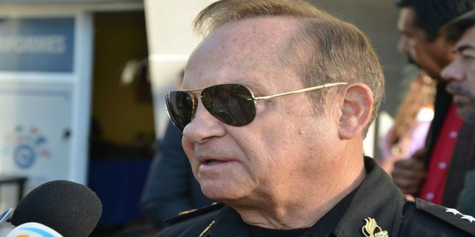 Exhiben a Secretario de Seguridad de Querétaro por ir al super en patrulla