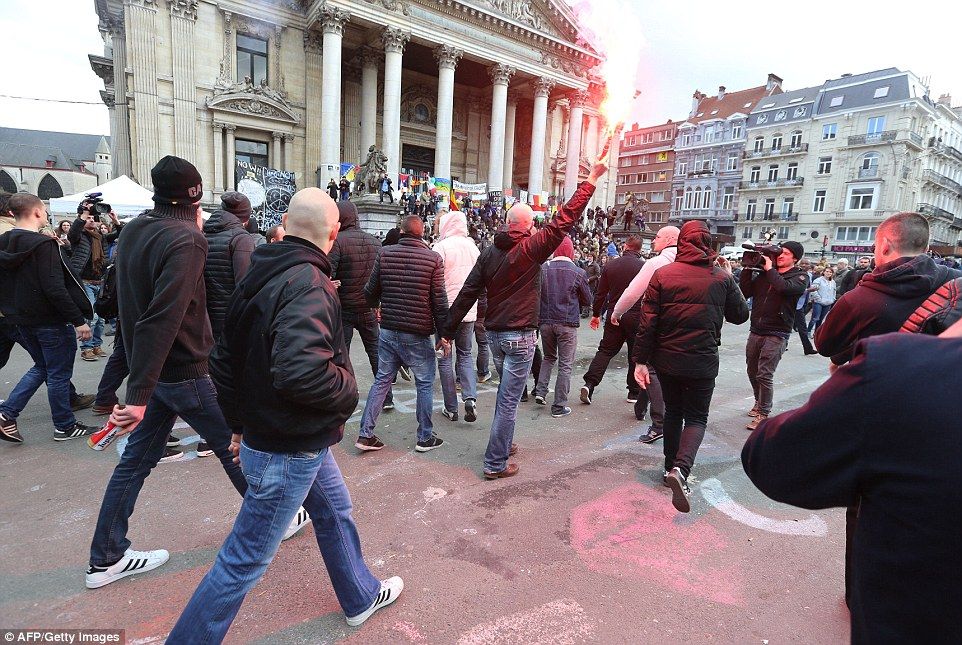Disturbios durante manifestación en Bruselas - hooligans