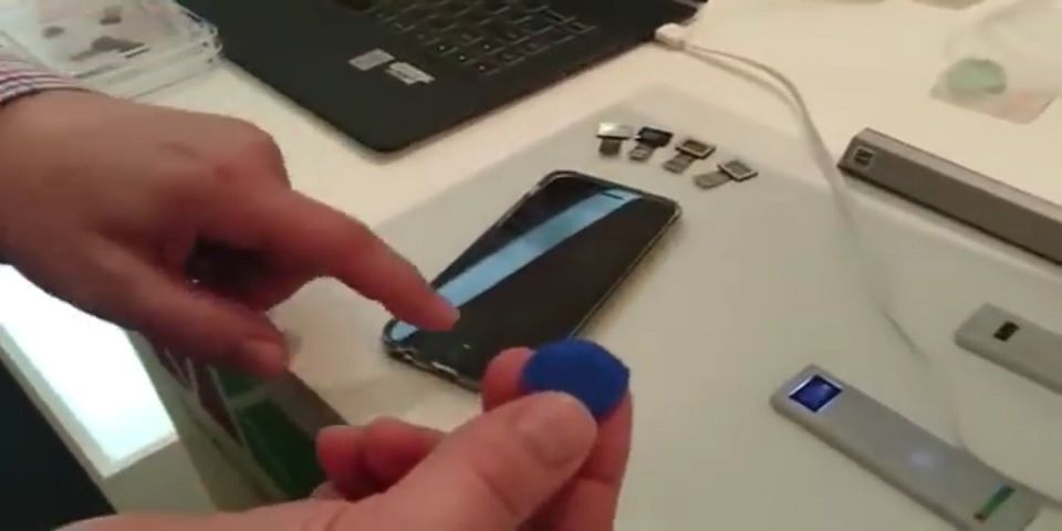 Video: desbloquea un iPhone con plastilina Video: desbloquea un iPhone con plastilina