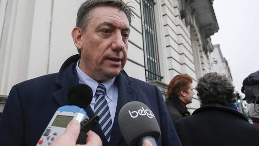 Niegan renuncia de ministros tras atentandos en Bruselas - jambon_belgica