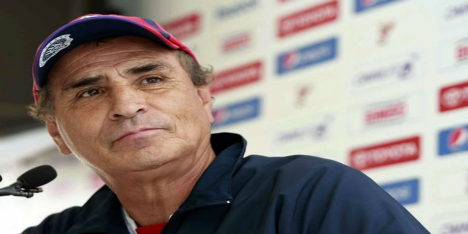 José Luis Real sale de las Chivas