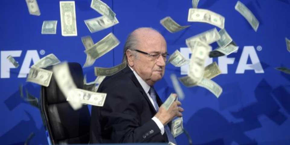 Blatter, Valcke y Kattner se otorgaron aumentos y bonos de 80 mdd
