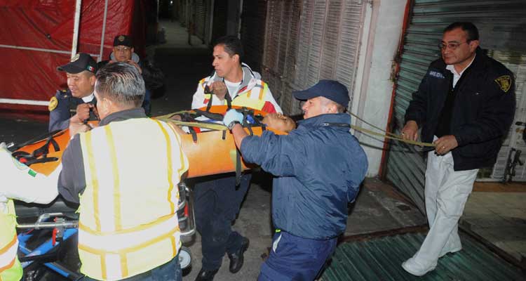 Policías detienen a 15 ladrones mientras robaban plaza comercial - ladrones-5