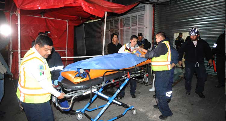 Policías detienen a 15 ladrones mientras robaban plaza comercial - ladrones-6