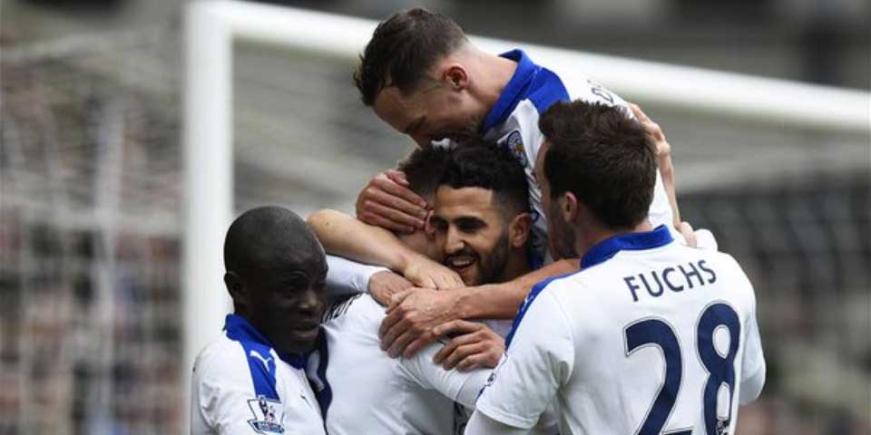 Leicester se aferra al liderato Leicester se aferra al liderato