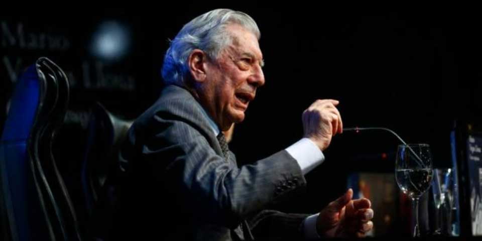 Vargas Llosa llama ‘payaso’ y ‘racista’ a Donald Trump Vargas Llosa llama ‘payaso’ y ‘racista’ a Donald Trump