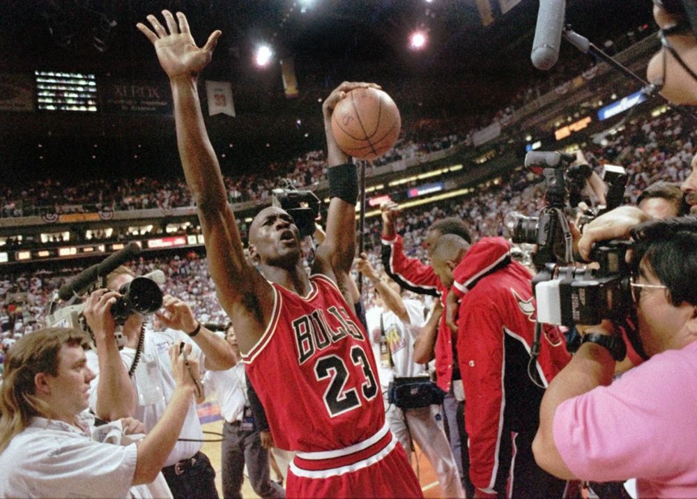 Los deportistas retirados mejor pagados del 2015 - michael-jordan-1