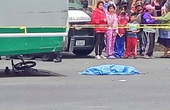 Matan a niño ciclista en Iztapalapa - microbus-ciclista-atropellado-mreldiablo8