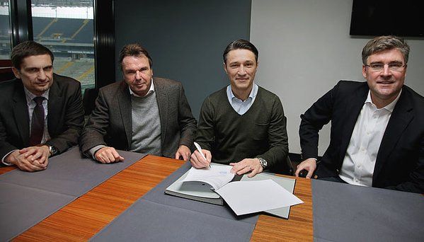 Niko Kovac nuevo técnico del Eintracht Frankfurt - niko-kovac-firma