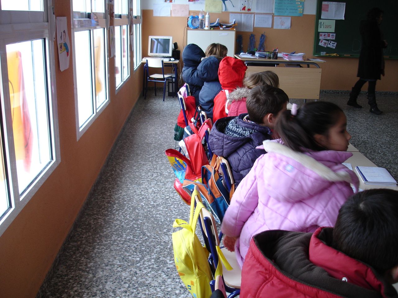 Escuelas podrían modificar calendario escolar de la SEP - niños-frio-escuela